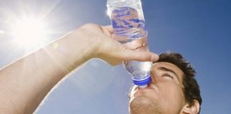 Uống nước chống say nắng