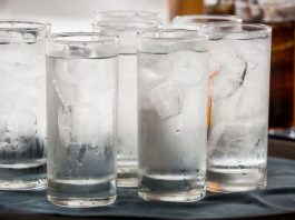 Mẹ bầu sau sinh bao lâu được uống nước đá?